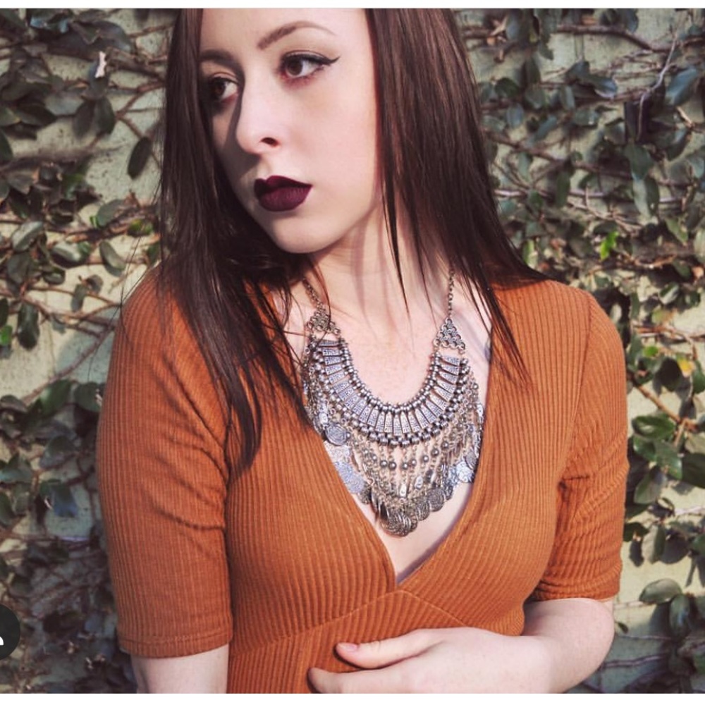 Chic Ribbed Knit Dress - Picture 3 of 3